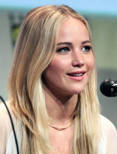 688px-Jennifer_Lawrence_SDCC_2015_X-Men